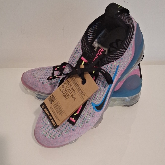 Nike Air Vapor Max Sneakers - Picture 5 of 7